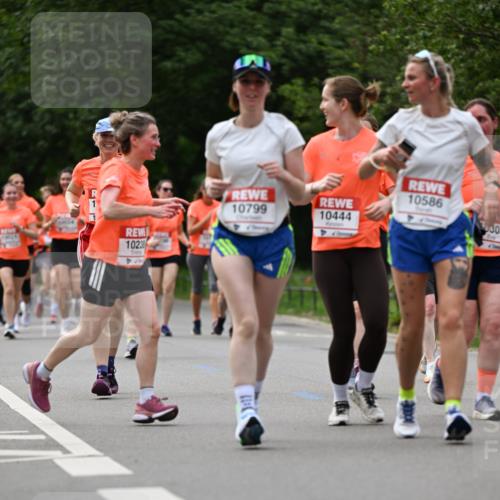 15.06.2025 - REWE Women's Run Dr. Thomas Lammeyer http://msf.ph/oto/7943403 15.06.2025 09:22:03 Laufen 10799, 10444, 10238, 10586, 0303 meine-sportfotos.de