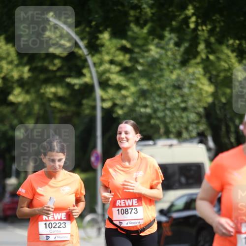 15.06.2025 - REWE Women's Run Jannik Wohlers http://msf.ph/oto/7943413 15.06.2025 10:02:01 Laufen 10223, 10873 meine-sportfotos.de