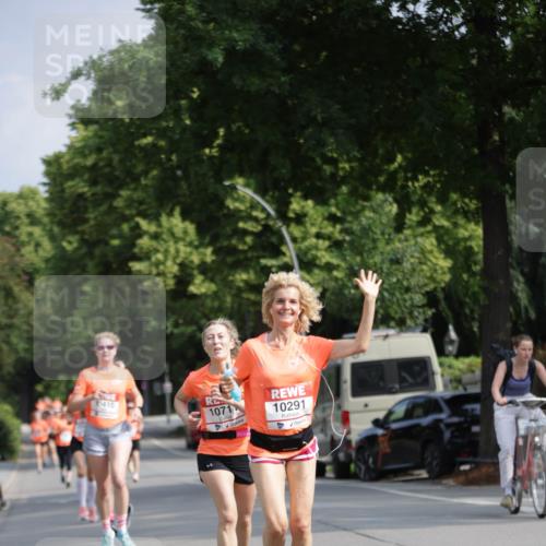 15.06.2025 - REWE Women's Run Jannik Wohlers http://msf.ph/oto/7943422 15.06.2025 08:47:10 Laufen 10410, 1071, 10291 meine-sportfotos.de