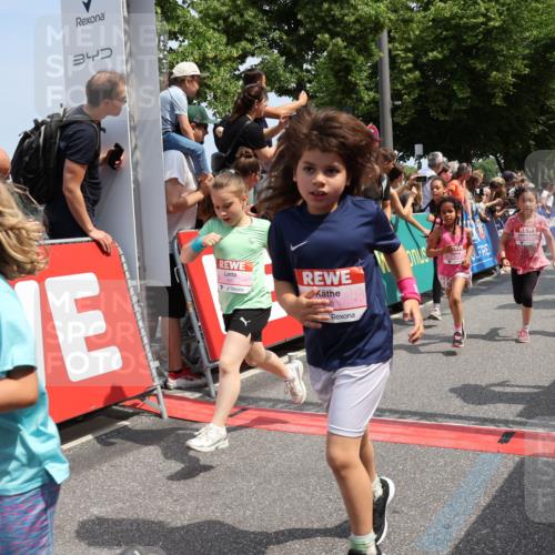 15.06.2025 - REWE Women's Run Strokosch-Dieckow http://msf.ph/oto/7943508 15.06.2025 11:35:40 Ziel 107, 121, 122, 125, 133, 152, 168, 177, 181, 199, 226, 238, 239, 240, 246, 251, 260, 264, 280, 281, 308 meine-sportfotos.de