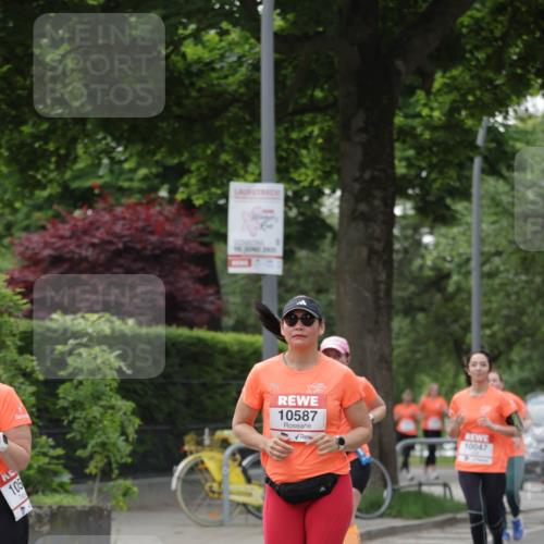15.06.2025 - REWE Women's Run Jannik Wohlers http://msf.ph/oto/7943536 15.06.2025 08:28:57 Laufen 105, 2801, 10587, 10047 meine-sportfotos.de