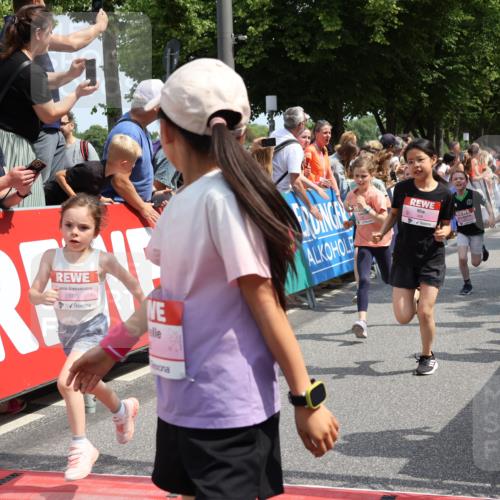 15.06.2025 - REWE Women's Run Strokosch-Dieckow http://msf.ph/oto/7943605 15.06.2025 11:35:43 Ziel 107, 121, 122, 125, 133, 168, 177, 181, 199, 226, 238, 239, 251, 260, 264, 280, 281, 294, 297, 300, 308, 321 meine-sportfotos.de