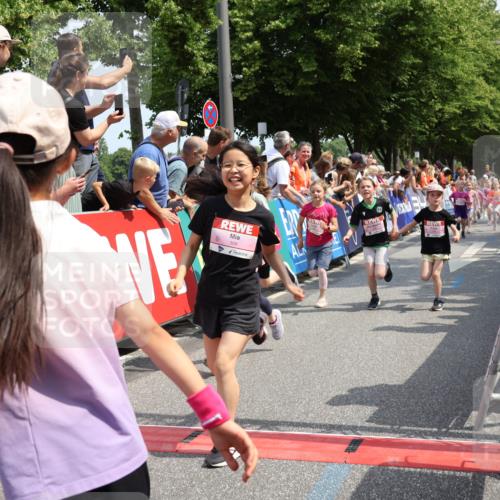 15.06.2025 - REWE Women's Run Strokosch-Dieckow http://msf.ph/oto/7943622 15.06.2025 11:35:43 Ziel 107, 121, 122, 125, 133, 168, 177, 181, 199, 226, 238, 239, 251, 260, 264, 280, 281, 294, 297, 300, 308, 321 meine-sportfotos.de