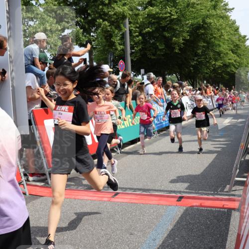 15.06.2025 - REWE Women's Run Strokosch-Dieckow http://msf.ph/oto/7943631 15.06.2025 11:35:44 Ziel 107, 122, 125, 133, 168, 177, 181, 199, 226, 238, 239, 251, 260, 262, 264, 265, 280, 281, 294, 297, 300, 308, 321 meine-sportfotos.de