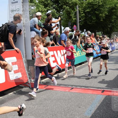 15.06.2025 - REWE Women's Run Strokosch-Dieckow http://msf.ph/oto/7943640 15.06.2025 11:35:44 Ziel 107, 122, 125, 133, 168, 177, 181, 199, 226, 238, 239, 251, 260, 262, 264, 265, 280, 281, 294, 297, 300, 308, 321 meine-sportfotos.de