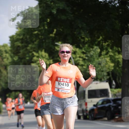 15.06.2025 - REWE Women's Run Jannik Wohlers http://msf.ph/oto/7943666 15.06.2025 08:47:13 Laufen 10452, 10410 meine-sportfotos.de