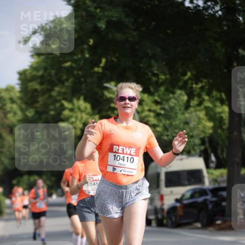 15.06.2025 - REWE Women's Run Jannik Wohlers http://msf.ph/oto/7943670 15.06.2025 08:47:14 Laufen 1045, 10410 meine-sportfotos.de