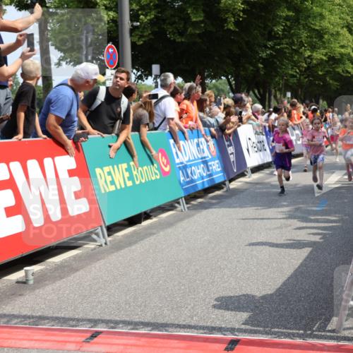 15.06.2025 - REWE Women's Run Strokosch-Dieckow http://msf.ph/oto/7943678 15.06.2025 11:35:46 Ziel 107, 125, 133, 147, 168, 177, 181, 190, 198, 199, 226, 238, 239, 260, 262, 265, 280, 281, 294, 297, 300, 308, 321 meine-sportfotos.de