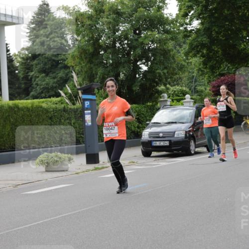15.06.2025 - REWE Women's Run Jannik Wohlers http://msf.ph/oto/7943684 15.06.2025 08:29:05 Laufen 10047, 1043, 10784, 10632 meine-sportfotos.de
