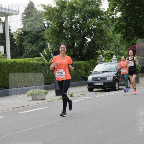 15.06.2025 - REWE Women's Run Jannik Wohlers http://msf.ph/oto/7943707 15.06.2025 08:29:05 Laufen 10047, 1043, 10784, 10100 meine-sportfotos.de