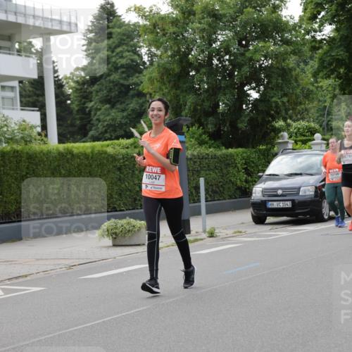 15.06.2025 - REWE Women's Run Jannik Wohlers http://msf.ph/oto/7943724 15.06.2025 08:29:05 Laufen 10047, 1043, 10100, 0784 meine-sportfotos.de