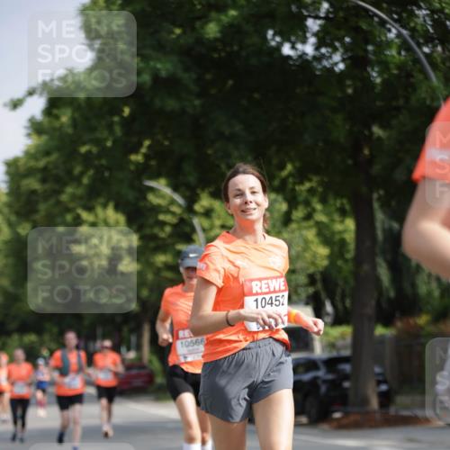 15.06.2025 - REWE Women's Run Jannik Wohlers http://msf.ph/oto/7943728 15.06.2025 08:47:15 Laufen 10566, 10452 meine-sportfotos.de