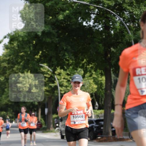 15.06.2025 - REWE Women's Run Jannik Wohlers http://msf.ph/oto/7943759 15.06.2025 08:47:16 Laufen 10566 meine-sportfotos.de