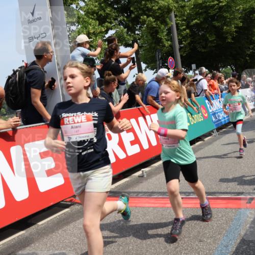 15.06.2025 - REWE Women's Run Strokosch-Dieckow http://msf.ph/oto/7943827 15.06.2025 11:35:52 Ziel 114, 147, 155, 164, 190, 198, 200, 223, 224, 238, 262, 265, 270, 294, 297, 300, 305, 321 meine-sportfotos.de