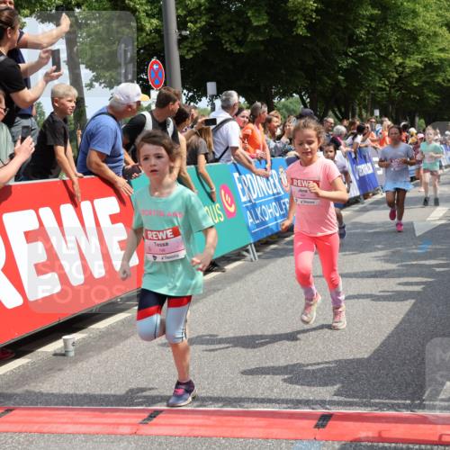 15.06.2025 - REWE Women's Run Strokosch-Dieckow http://msf.ph/oto/7943837 15.06.2025 11:35:52 Ziel 114, 147, 155, 164, 190, 198, 200, 223, 224, 238, 262, 265, 270, 294, 297, 300, 305, 321 meine-sportfotos.de