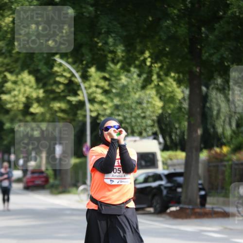 15.06.2025 - REWE Women's Run Jannik Wohlers http://msf.ph/oto/7943853 15.06.2025 10:02:59 Laufen 05 meine-sportfotos.de