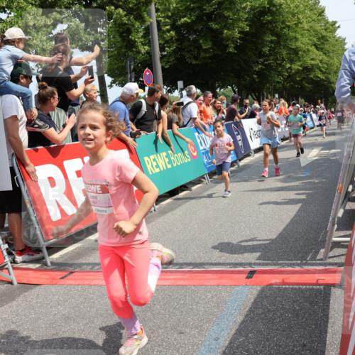 15.06.2025 - REWE Women's Run Strokosch-Dieckow http://msf.ph/oto/7943862 15.06.2025 11:35:53 Ziel 114, 147, 155, 164, 190, 198, 200, 223, 224, 262, 265, 270, 294, 297, 300, 305, 321 meine-sportfotos.de