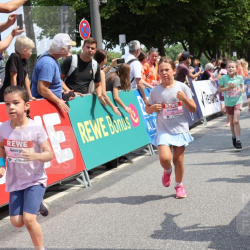 15.06.2025 - REWE Women's Run Strokosch-Dieckow http://msf.ph/oto/7943907 15.06.2025 11:35:54 Ziel 105, 114, 147, 155, 164, 190, 198, 200, 223, 224, 262, 265, 270, 294, 297, 300, 305, 321 meine-sportfotos.de