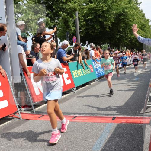 15.06.2025 - REWE Women's Run Strokosch-Dieckow http://msf.ph/oto/7943944 15.06.2025 11:35:56 Ziel 105, 114, 136, 147, 155, 164, 190, 197, 198, 200, 223, 224, 235, 236, 262, 265, 270, 305 meine-sportfotos.de