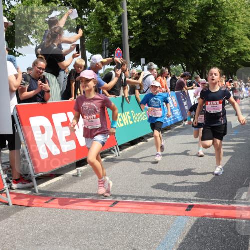 15.06.2025 - REWE Women's Run Strokosch-Dieckow http://msf.ph/oto/7944012 15.06.2025 11:35:58 Ziel 105, 114, 136, 147, 149, 155, 164, 190, 197, 198, 200, 223, 224, 235, 236, 270, 303, 305 meine-sportfotos.de