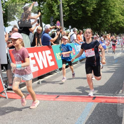 15.06.2025 - REWE Women's Run Strokosch-Dieckow http://msf.ph/oto/7944027 15.06.2025 11:35:58 Ziel 105, 114, 136, 147, 149, 155, 164, 190, 197, 198, 200, 223, 224, 235, 236, 270, 303, 305 meine-sportfotos.de
