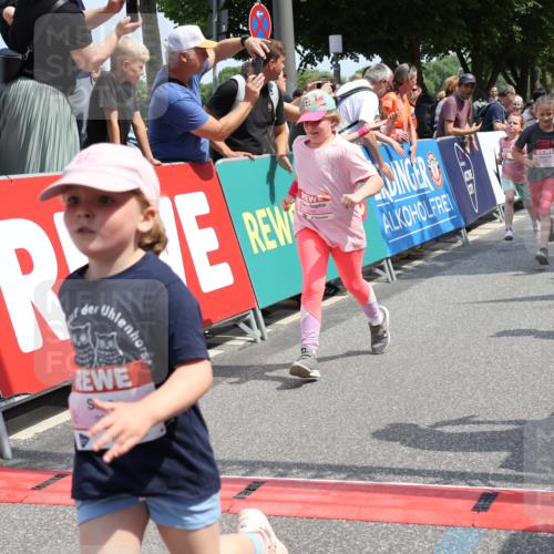 15.06.2025 - REWE Women's Run Strokosch-Dieckow http://msf.ph/oto/7944060 15.06.2025 11:35:59 Ziel 105, 114, 136, 141, 149, 155, 164, 197, 198, 200, 223, 224, 235, 236, 270, 303, 305 meine-sportfotos.de