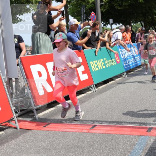 15.06.2025 - REWE Women's Run Strokosch-Dieckow http://msf.ph/oto/7944073 15.06.2025 11:36:00 Ziel 105, 114, 136, 141, 149, 155, 164, 197, 200, 223, 224, 235, 236, 266, 270, 303, 305 meine-sportfotos.de