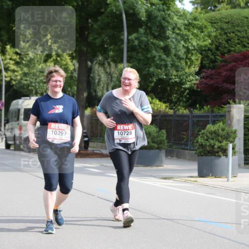 15.06.2025 - REWE Women's Run Jannik Wohlers http://msf.ph/oto/7944124 15.06.2025 10:03:15 Laufen 10297, 10728 meine-sportfotos.de