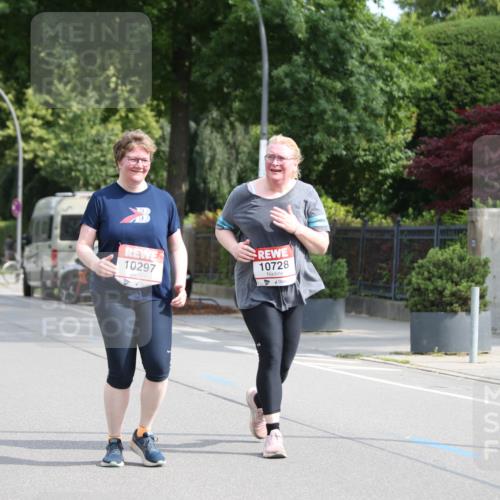 15.06.2025 - REWE Women's Run Jannik Wohlers http://msf.ph/oto/7944128 15.06.2025 10:03:15 Laufen 10297, 10728 meine-sportfotos.de