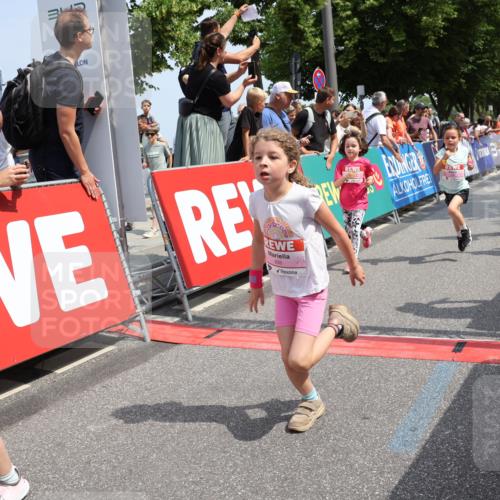15.06.2025 - REWE Women's Run Strokosch-Dieckow http://msf.ph/oto/7944156 15.06.2025 11:36:02 Ziel 105, 114, 136, 141, 149, 155, 197, 200, 223, 224, 235, 236, 266, 303, 305 meine-sportfotos.de