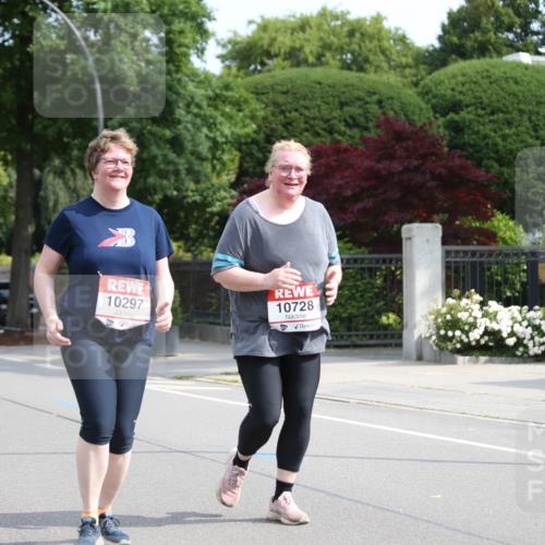 15.06.2025 - REWE Women's Run Jannik Wohlers http://msf.ph/oto/7944184 15.06.2025 10:03:16 Laufen 10297, 4, 10728 meine-sportfotos.de