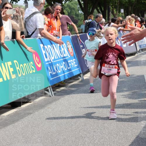 15.06.2025 - REWE Women's Run Strokosch-Dieckow http://msf.ph/oto/7944193 15.06.2025 11:36:04 Ziel 105, 114, 136, 141, 149, 197, 200, 202, 223, 224, 235, 236, 243, 266, 303 meine-sportfotos.de