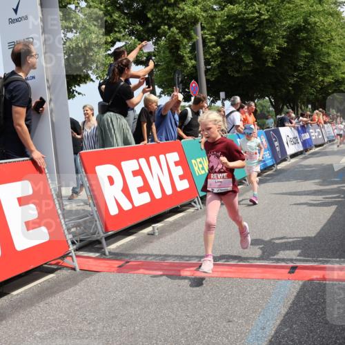 15.06.2025 - REWE Women's Run Strokosch-Dieckow http://msf.ph/oto/7944215 15.06.2025 11:36:05 Ziel 105, 114, 136, 141, 149, 196, 197, 200, 202, 219, 223, 224, 235, 236, 243, 266, 303 meine-sportfotos.de