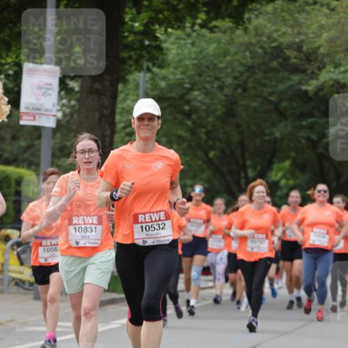 15.06.2025 - REWE Women's Run Jannik Wohlers http://msf.ph/oto/7944252 15.06.2025 08:29:22 Laufen 10831, 1056, 10532, 10757 meine-sportfotos.de