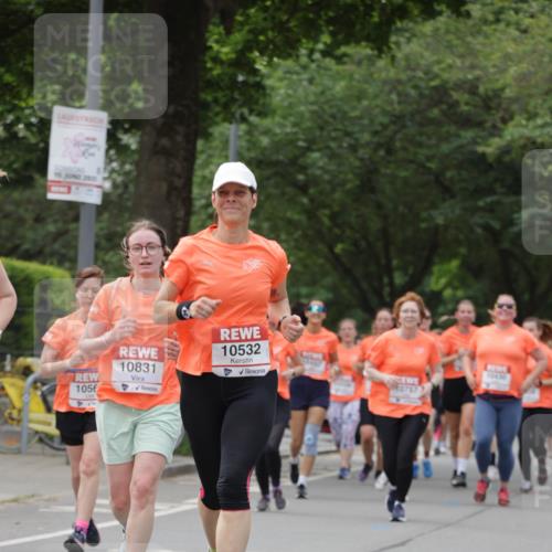 15.06.2025 - REWE Women's Run Jannik Wohlers http://msf.ph/oto/7944259 15.06.2025 08:29:22 Laufen 10831, 1056, 10532, 51 meine-sportfotos.de