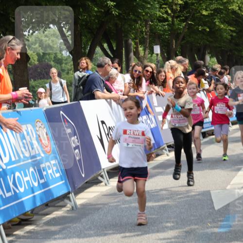 15.06.2025 - REWE Women's Run Strokosch-Dieckow http://msf.ph/oto/7944262 15.06.2025 11:36:08 Ziel 119, 129, 136, 138, 141, 149, 182, 196, 197, 202, 219, 235, 236, 243, 266, 303 meine-sportfotos.de