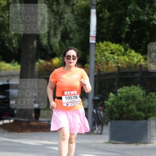 15.06.2025 - REWE Women's Run Jannik Wohlers http://msf.ph/oto/7944277 15.06.2025 10:04:14 Laufen 10576 meine-sportfotos.de
