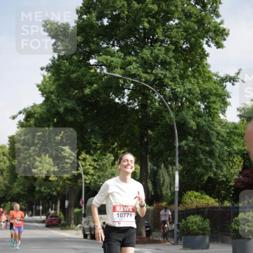 15.06.2025 - REWE Women's Run Jannik Wohlers http://msf.ph/oto/7944283 15.06.2025 08:47:33 Laufen 10771 meine-sportfotos.de