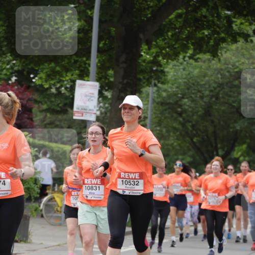 15.06.2025 - REWE Women's Run Jannik Wohlers http://msf.ph/oto/7944286 15.06.2025 08:29:23 Laufen 4, 74, 10831, 10532 meine-sportfotos.de