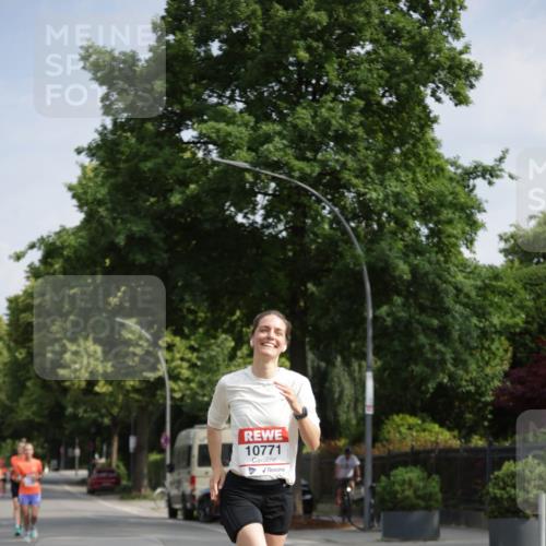 15.06.2025 - REWE Women's Run Jannik Wohlers http://msf.ph/oto/7944293 15.06.2025 08:47:33 Laufen 10771 meine-sportfotos.de