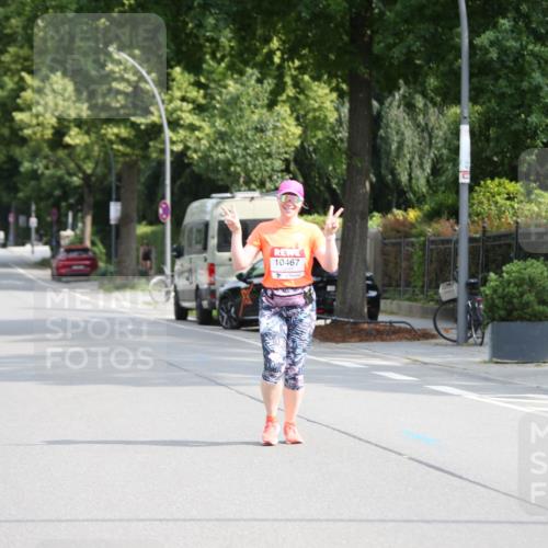 15.06.2025 - REWE Women's Run Jannik Wohlers http://msf.ph/oto/7944301 15.06.2025 10:04:31 Laufen 10467 meine-sportfotos.de