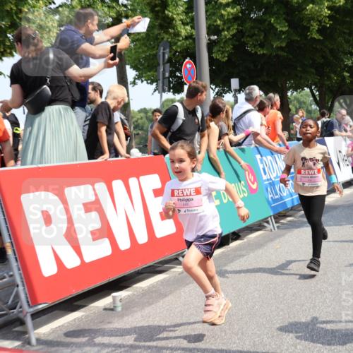 15.06.2025 - REWE Women's Run Strokosch-Dieckow http://msf.ph/oto/7944302 15.06.2025 11:36:09 Ziel 119, 129, 138, 141, 149, 182, 196, 202, 219, 235, 243, 266, 303 meine-sportfotos.de