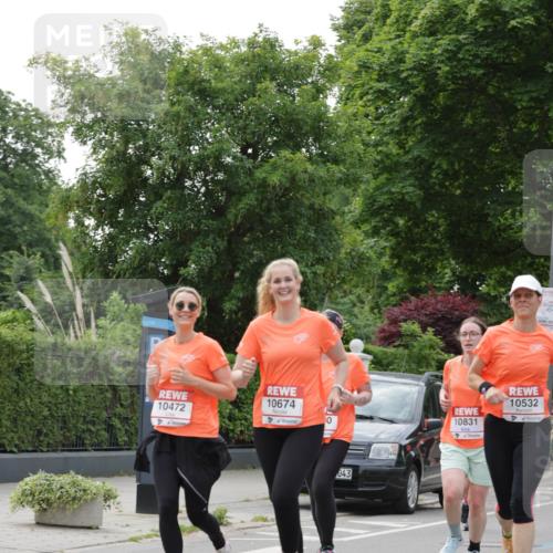 15.06.2025 - REWE Women's Run Jannik Wohlers http://msf.ph/oto/7944343 15.06.2025 08:29:24 Laufen 10674, 10472, 0, 043, 10831, 10532 meine-sportfotos.de