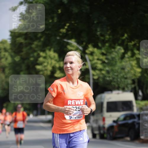 15.06.2025 - REWE Women's Run Jannik Wohlers http://msf.ph/oto/7944379 15.06.2025 08:47:39 Laufen 25 meine-sportfotos.de