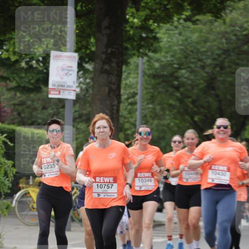 15.06.2025 - REWE Women's Run Jannik Wohlers http://msf.ph/oto/7944429 15.06.2025 08:29:27 Laufen 15, 2825, 10235, 70455, 10430, 10349, 10757 meine-sportfotos.de