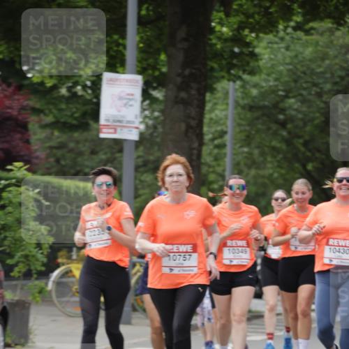 15.06.2025 - REWE Women's Run Jannik Wohlers http://msf.ph/oto/7944435 15.06.2025 08:29:27 Laufen 10233, 10349, 10757, 10430 meine-sportfotos.de