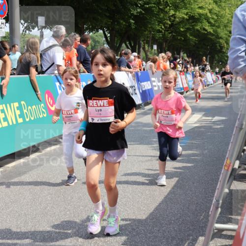 15.06.2025 - REWE Women's Run Strokosch-Dieckow http://msf.ph/oto/7944439 15.06.2025 11:36:13 Ziel 119, 129, 138, 182, 196, 202, 219, 241, 243, 266, 271 meine-sportfotos.de