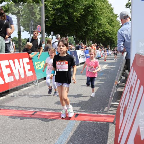 15.06.2025 - REWE Women's Run Strokosch-Dieckow http://msf.ph/oto/7944453 15.06.2025 11:36:14 Ziel 119, 129, 138, 182, 196, 202, 219, 241, 243, 271 meine-sportfotos.de