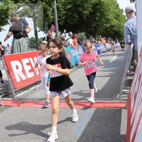 15.06.2025 - REWE Women's Run Strokosch-Dieckow http://msf.ph/oto/7944468 15.06.2025 11:36:14 Ziel 119, 129, 138, 182, 196, 202, 219, 241, 243, 271 meine-sportfotos.de