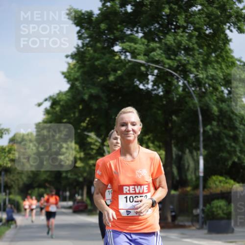 15.06.2025 - REWE Women's Run Jannik Wohlers http://msf.ph/oto/7944469 15.06.2025 08:47:40 Laufen 10252 meine-sportfotos.de